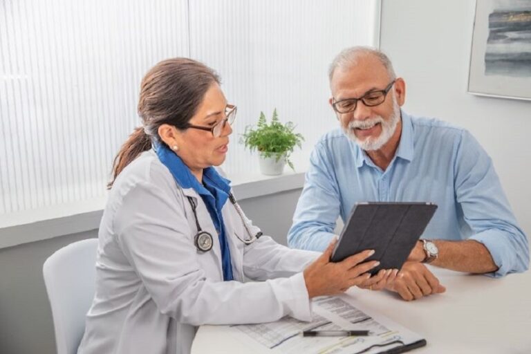 Contar con médico de atención primaria es clave en la “tercera edad” .