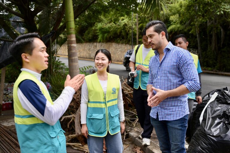 Coopera la organización AZEZ WAO con el Ayuntamiento de Córdoba en la limpieza del Río San Antonio