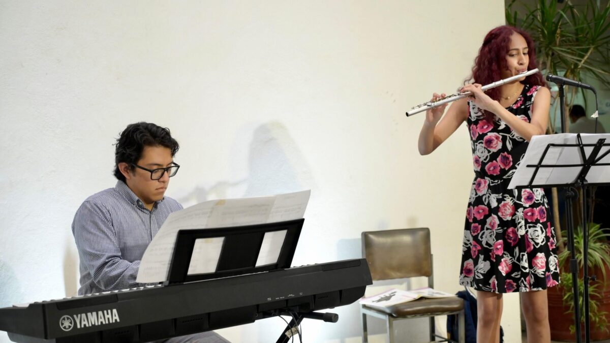 Ofrece la Cameratta Córdoba concierto de piano y flauta en el patio del palacio municipal