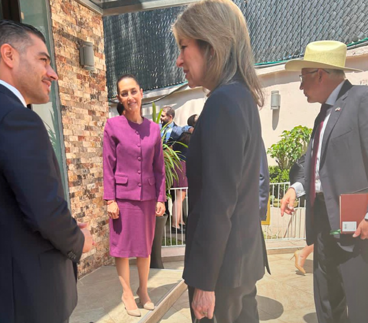 Claudia Sheinbaum se reúne con asesora de Seguridad de EUA, Elizabeth Sherwood-Randall.