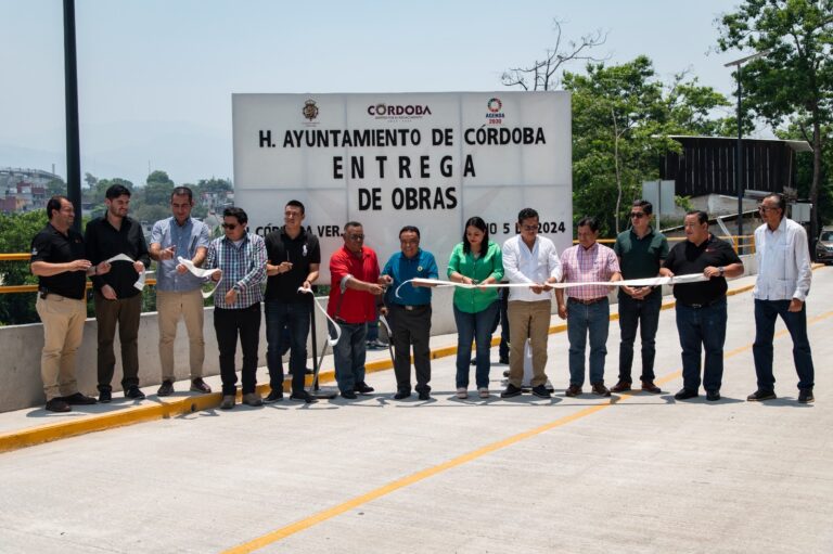 Entrega alcalde Juan Martínez obra de la ex vía del Huatusquito