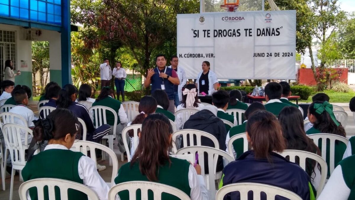 Llevan talleres de prevención de adicciones a estudiantes de zona rural de Córdoba