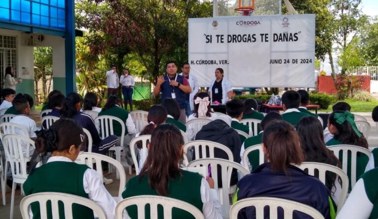 Llevan talleres de prevención de adicciones a estudiantes de zona rural de Córdoba
