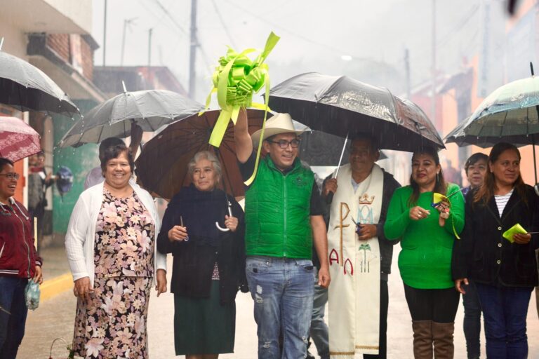 Inaugura Ernesto Ruíz pavimentación
