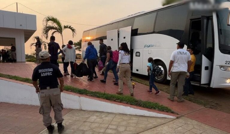 Aseguran a 82 migrantes centroamericanos en #Veracruz .