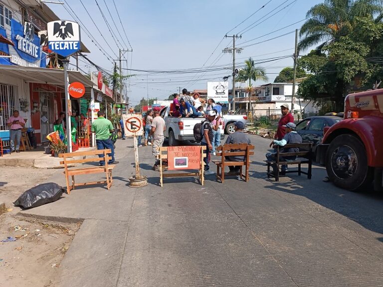 Bloqueos en Xalapa, el nivel de la desesperación.
