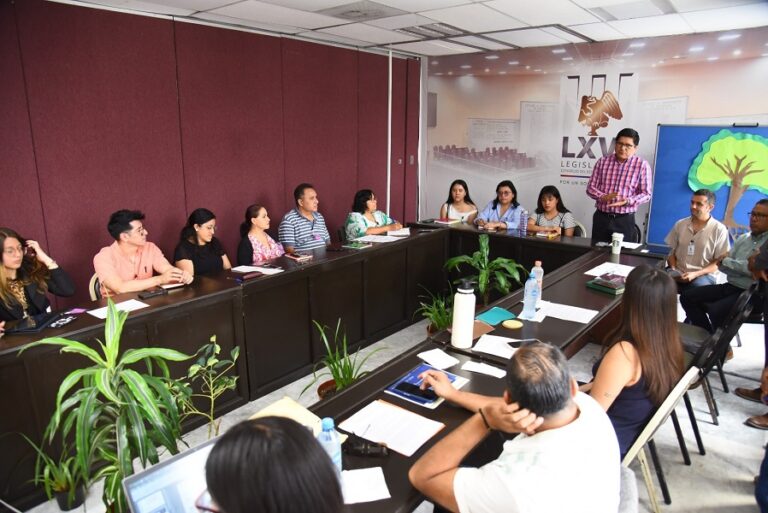 Capacitan a trabajadores del Congreso en materia de auditorías a obras de residuos