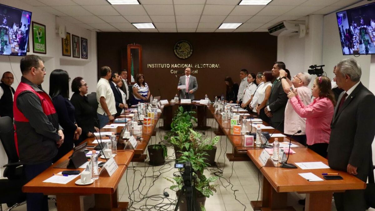 Instalan Consejo Local del INE #Veracruz con exhortó a seis millones de Veracruzanos a acudir a las urnas.