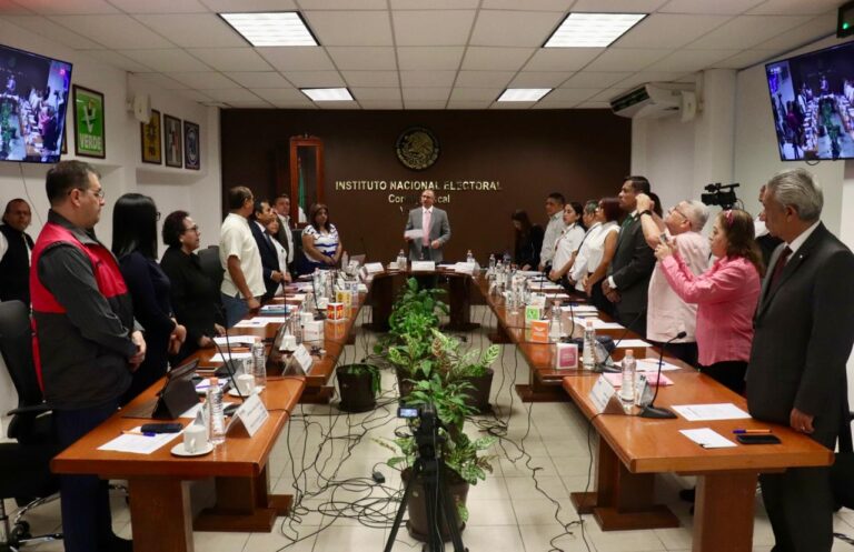 Instalan Consejo Local del INE #Veracruz con exhortó a seis millones de Veracruzanos a acudir a las urnas.