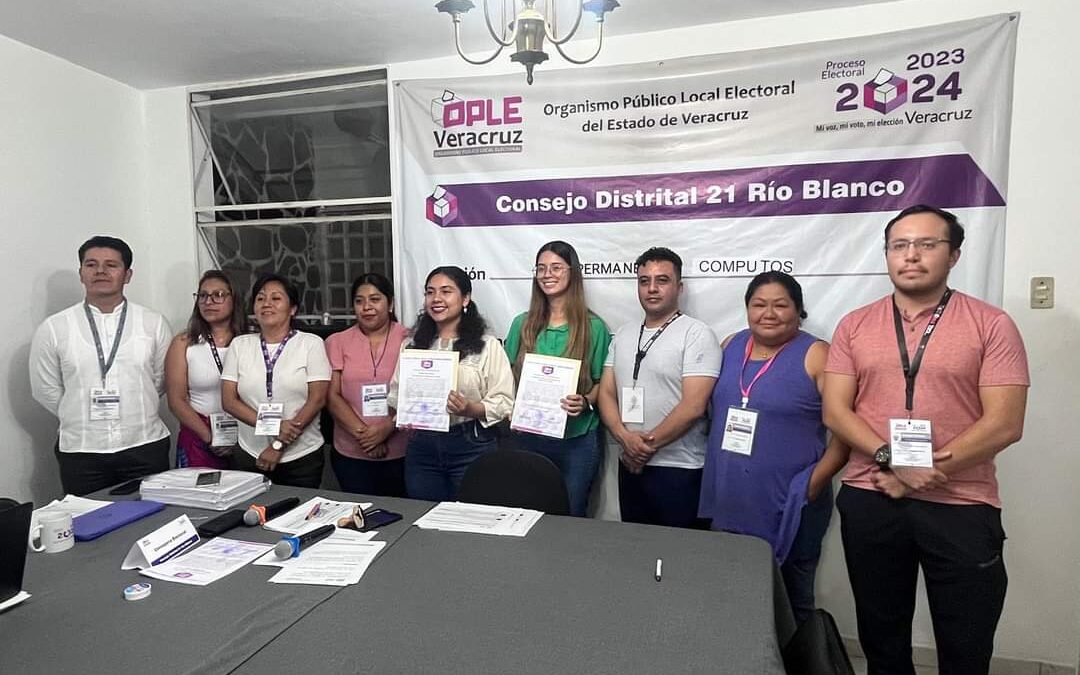TANIA MARÍA CRUZ MEJIA RECIBE SU CONSTANCIA DE DIPUTADA LOCAL POR EL DISTRITO XXI.