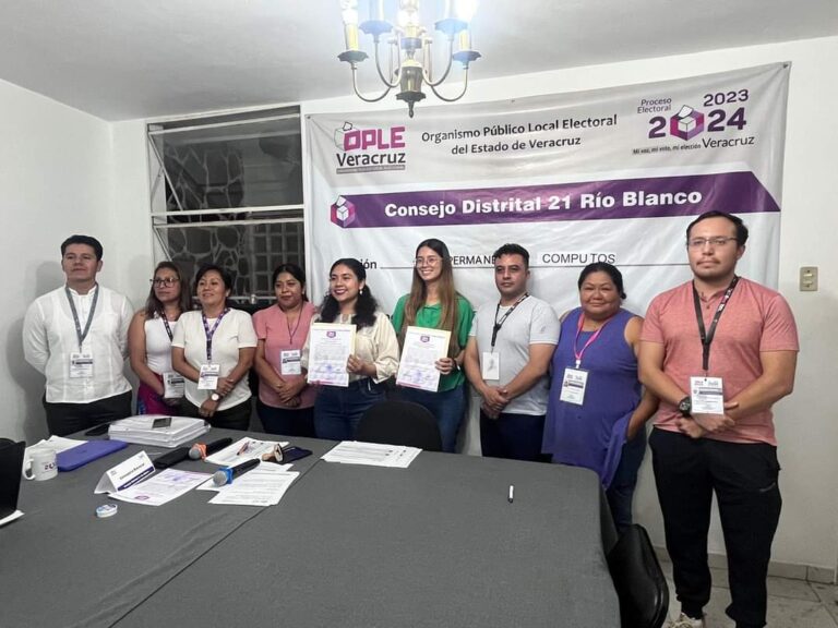 TANIA MARÍA CRUZ MEJIA RECIBE SU CONSTANCIA DE DIPUTADA LOCAL POR EL DISTRITO XXI.