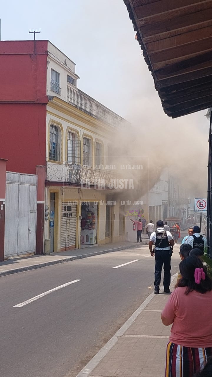 Se quema local comercial en el centro de Orizaba
