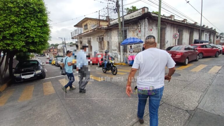 MINISTERIALES DETIENEN A MAESTRO