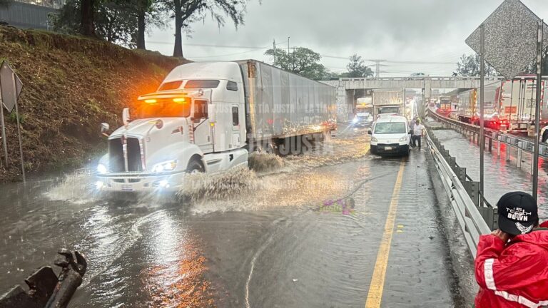 Lluvias provocan encharcamientos en el trébol de Escamela