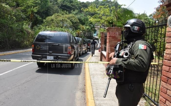 Escapa por la puerta falsa