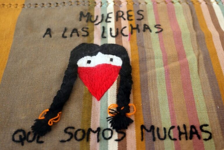 Muñequita zapatista simboliza la lucha y emancipación de miles de mujeres alrededor del mundo