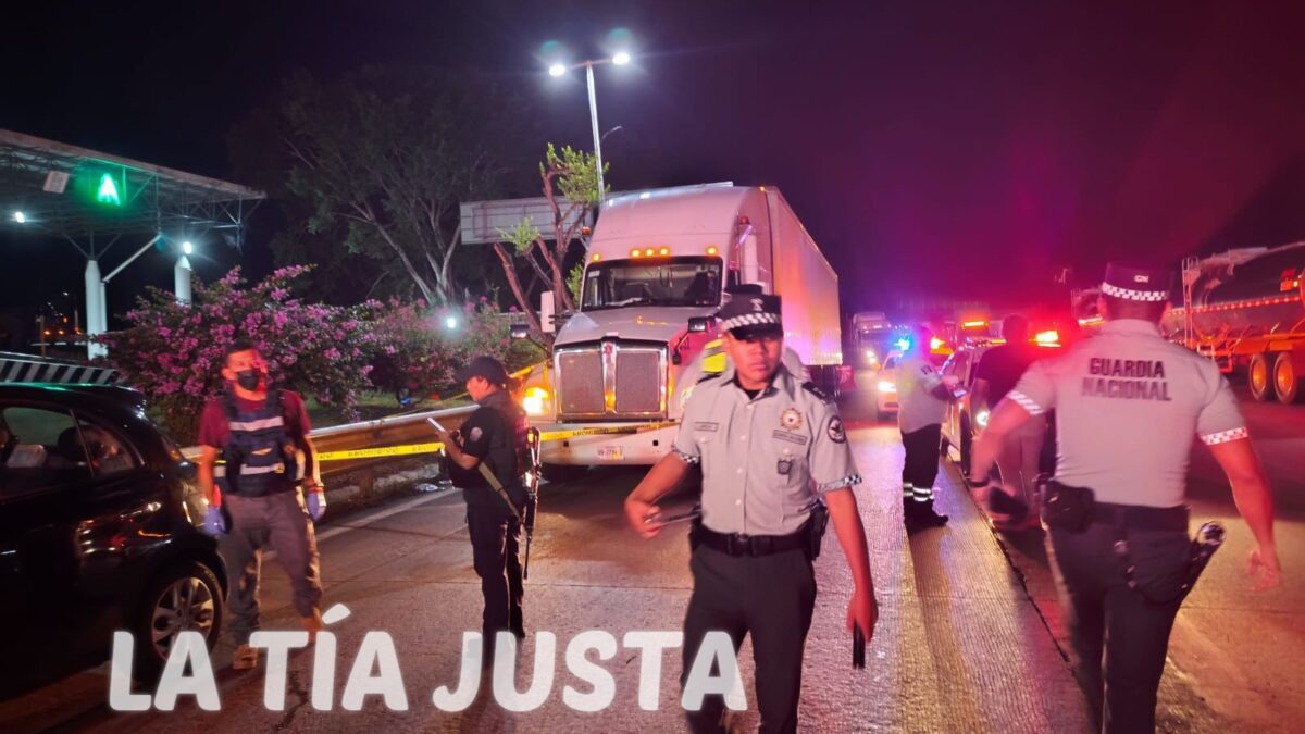 ASALTO MASIVO EN LA AUTOPISTA LA TINAJA-COSOLEACAQUE, DEJA UN MUERTO Y DOS HERIDOS