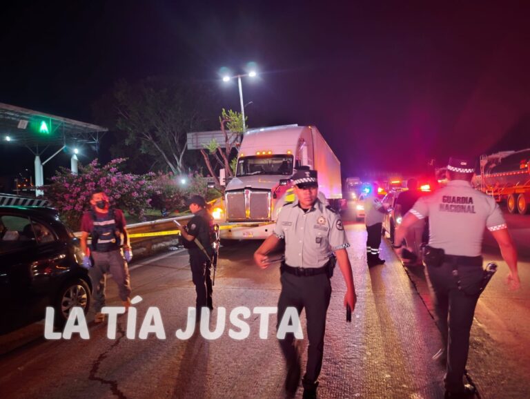 ASALTO MASIVO EN LA AUTOPISTA LA TINAJA-COSOLEACAQUE, DEJA UN MUERTO Y DOS HERIDOS