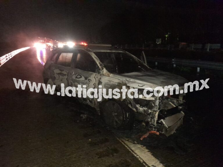 CAMIONETA PARTICULAR SE INCENDIA Y QUEDA RESUDUCIDA EN CENIZAS.