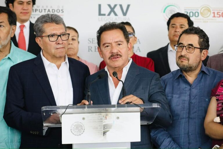 Declaraciones sobre el Poder Judicial hacen caer al peso mexicano y la BMV .