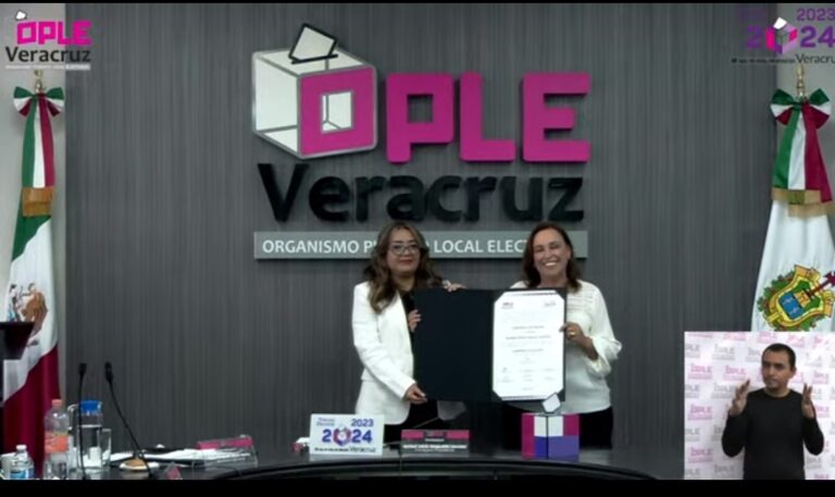Rocío Nahle, primera Gobernadora electa en #Veracruz. Recibe constancia de mayoría