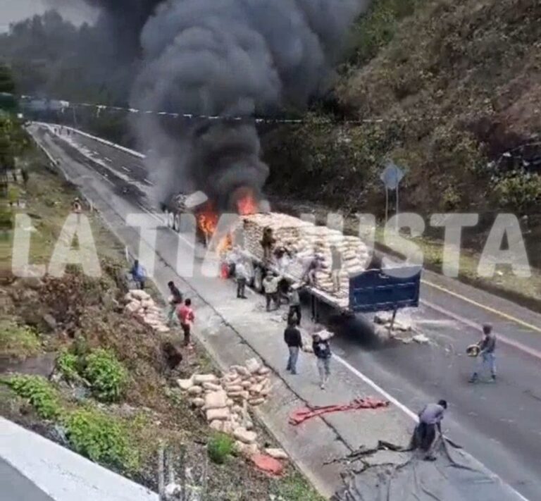 RAPIÑEROS APROVECHAN INCENDIO DE PLANAS DE CEMENTO PARA ROBARLAS EN LAS CUMBRES DE MALTRATA.