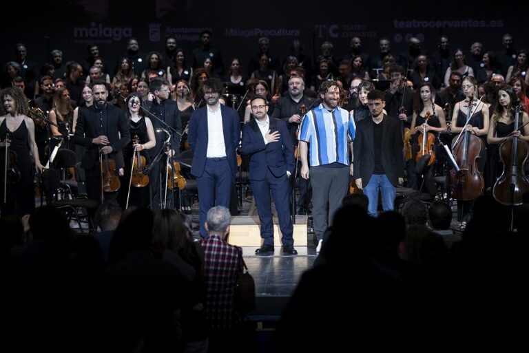 Juan Antonio Bayona disfrutó el concierto Universo Bayona