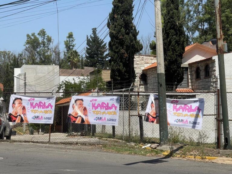 Vecinos denuncian que Karla Fiesco viola veda electoral en Izcalli.