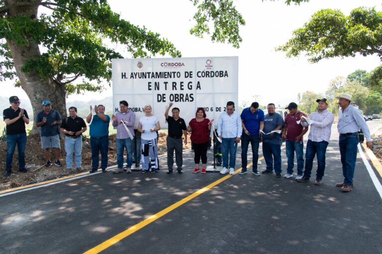 Entrega alcalde Juan Martínez obras de conectividad en zona urbana y rural de Córdoba
