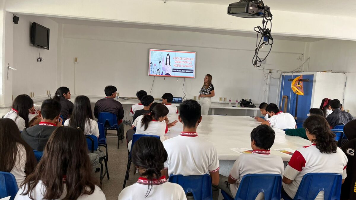 Previenen a estudiantes de Córdoba sobre la “violencia en el noviazgo”