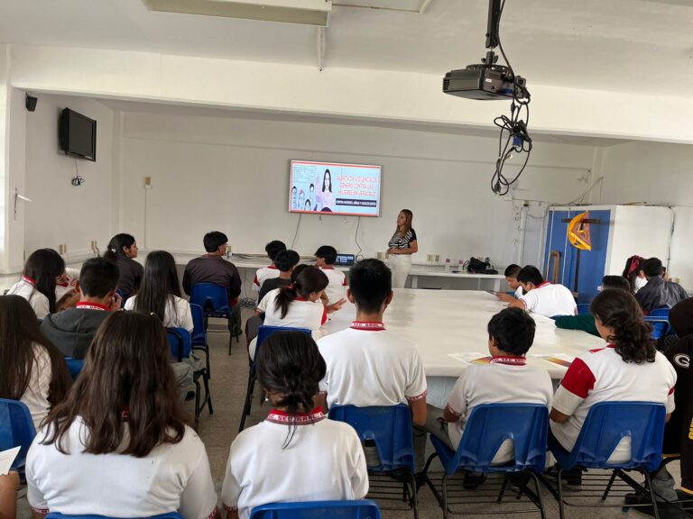 Previenen a estudiantes de Córdoba sobre la “violencia en el noviazgo”