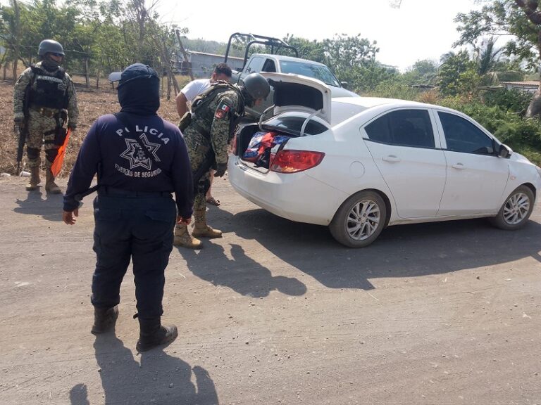 A horas de la elección Gobierno de #Veracruz amedrenta a ciudadanos y adversarios hasta con detenciones arbitrarias  .