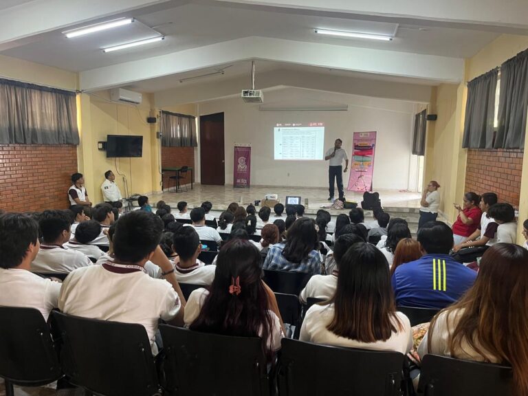 Da SIPINNA talleres a maestros y padres de familia sobre prevención del acoso escolar