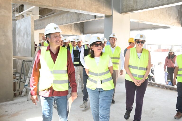 RECORREN CUITLÁHUAC GARCÍA Y ROCÍO NAHLE OBRAS DEL ESTADIO E ILUSTE INSTITUTO VERACRUZANO
