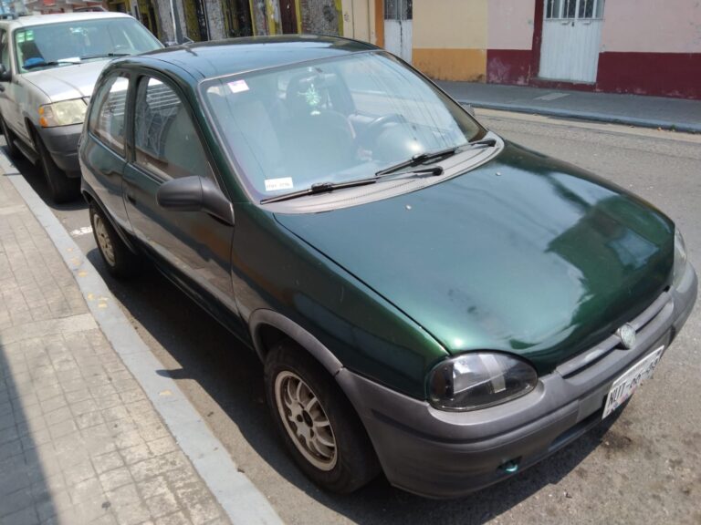 Roban vehículo particular en Río Blanco 