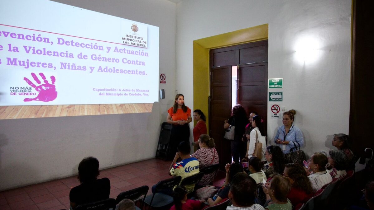 Imparte taller el IMMUJERES de Córdoba a jefes de manzana para prevenir la violencia