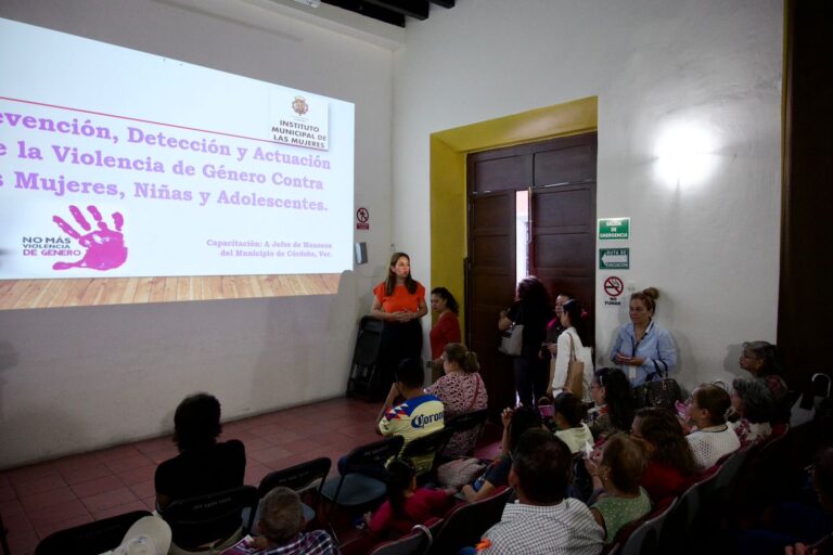 Imparte taller el IMMUJERES de Córdoba a jefes de manzana para prevenir la violencia