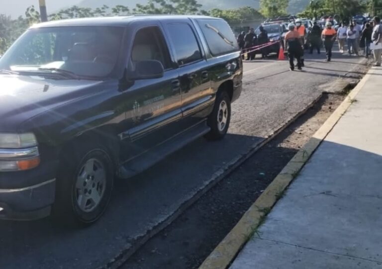 Pierde el control de su motocicleta y muere