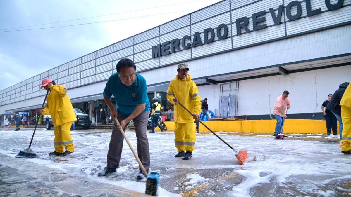 Concluye proceso de sanitización en la periferia del mercado Revolución