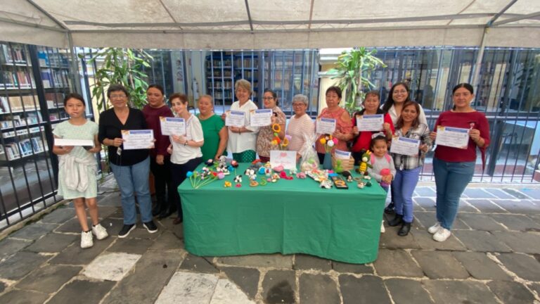 Adultos mayores concluyen cursos en la biblioteca “Luis Sainz López Negrete“