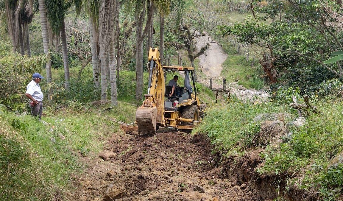Brigadas especiales atienden caminos de la Sierra del Gallego en Córdoba