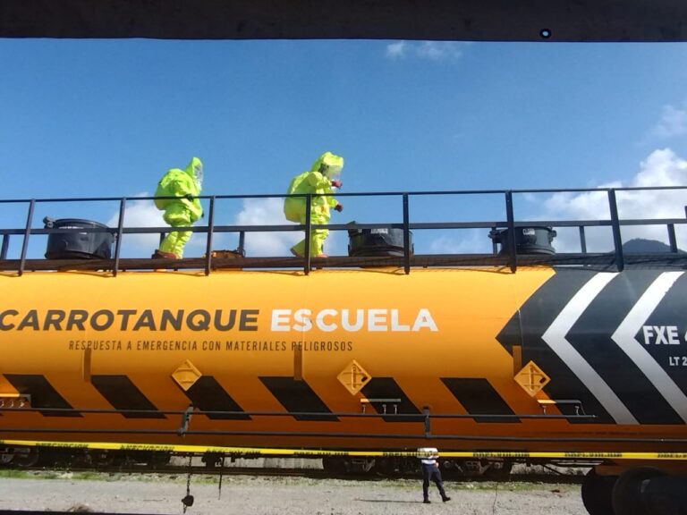 Entrena Ferromex a Protección Civil de Córdoba para atención de emergencias químicas