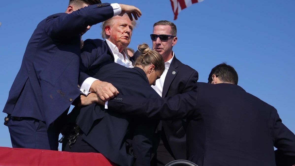 Desalojan a Trump de mitin en Pensilvania después de un tirote#