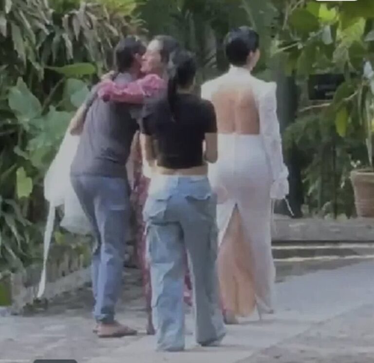  #ÁngelaAguilar es captada vestida de novia.