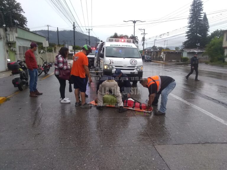 Derrapan motociclistas en Camino Nacional