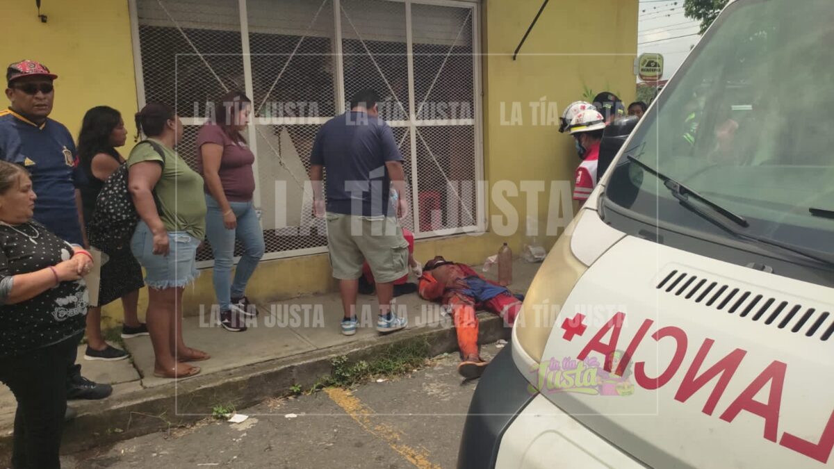 LO ATAC/N CON ARMA BLANCA