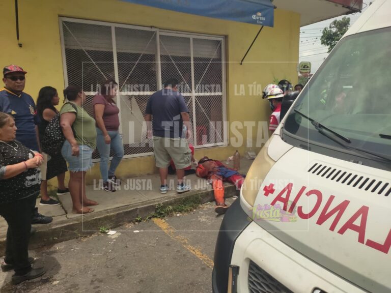 LO ATAC/N CON ARMA BLANCA