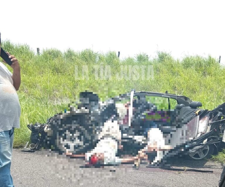 Mueren dos en accidente carretero