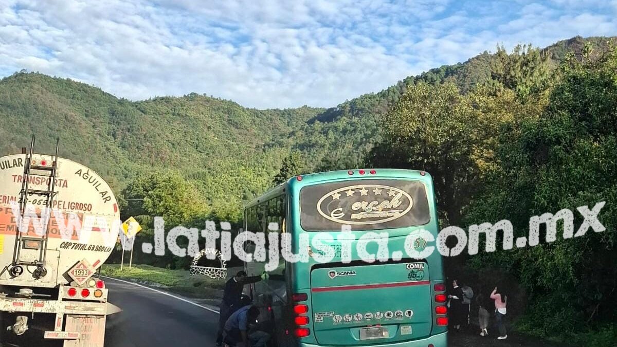 SE LE SALE LA LLANTA A AUTOBÚS DE TURÍSMO CUANDO ASCENDÍA LAS CUMBRES DE MALTRATA.