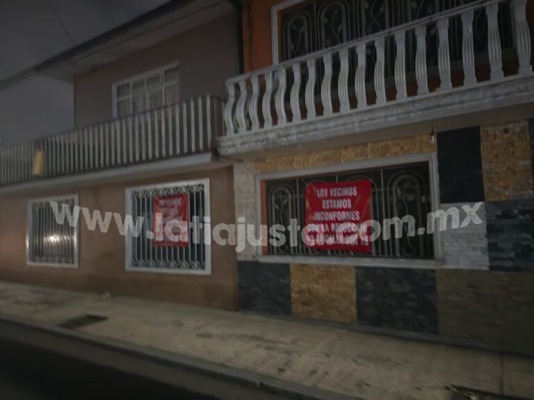 VECINOS SE INCONFORMAN ANTE LA REDUCCIÓN DE CALLE QUE REALIZARA EL AYUNTAMIENTO DE ORIZABA.
